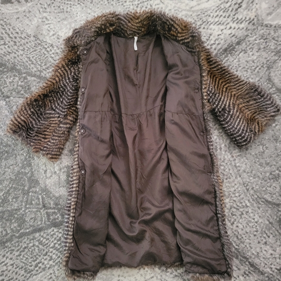 Willow & Clay Faux Fur jacket size medium - Picture 3 of 16